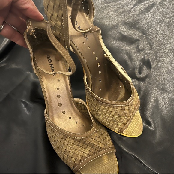 Never worn, Go Max bronze sandals, 7.5 - Picture 3 of 3